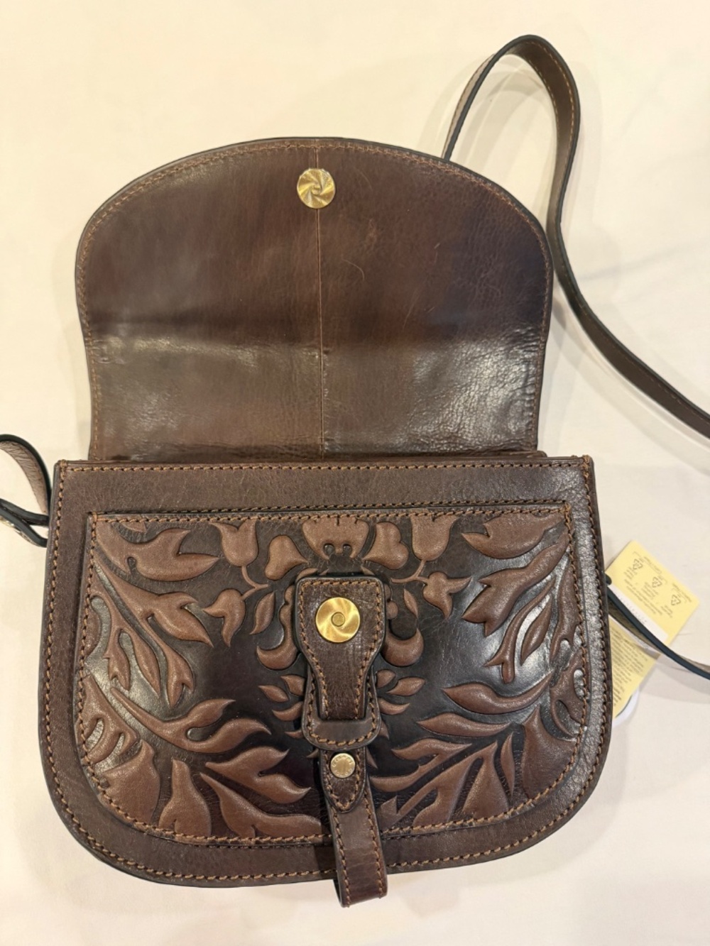 Gianni Conti Italian Leather Crossbody Saddle - Picture 6 of 7